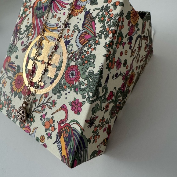 NWT! Tory Burch Logo Gold Necklace - Picture 6 of 6